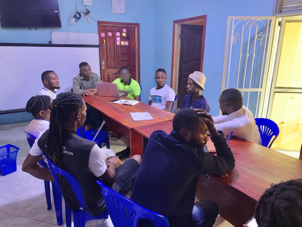 WeAreCohere_Org's tweet image. In Nakivale, Micheal Gumisiriza saw how trust and flexibility spark real innovation in refugee-led organisations. When communities are trusted, they adapt faster and create solutions that rigid plans can’t.
#RefugeeLeadership #Trust #Partnership