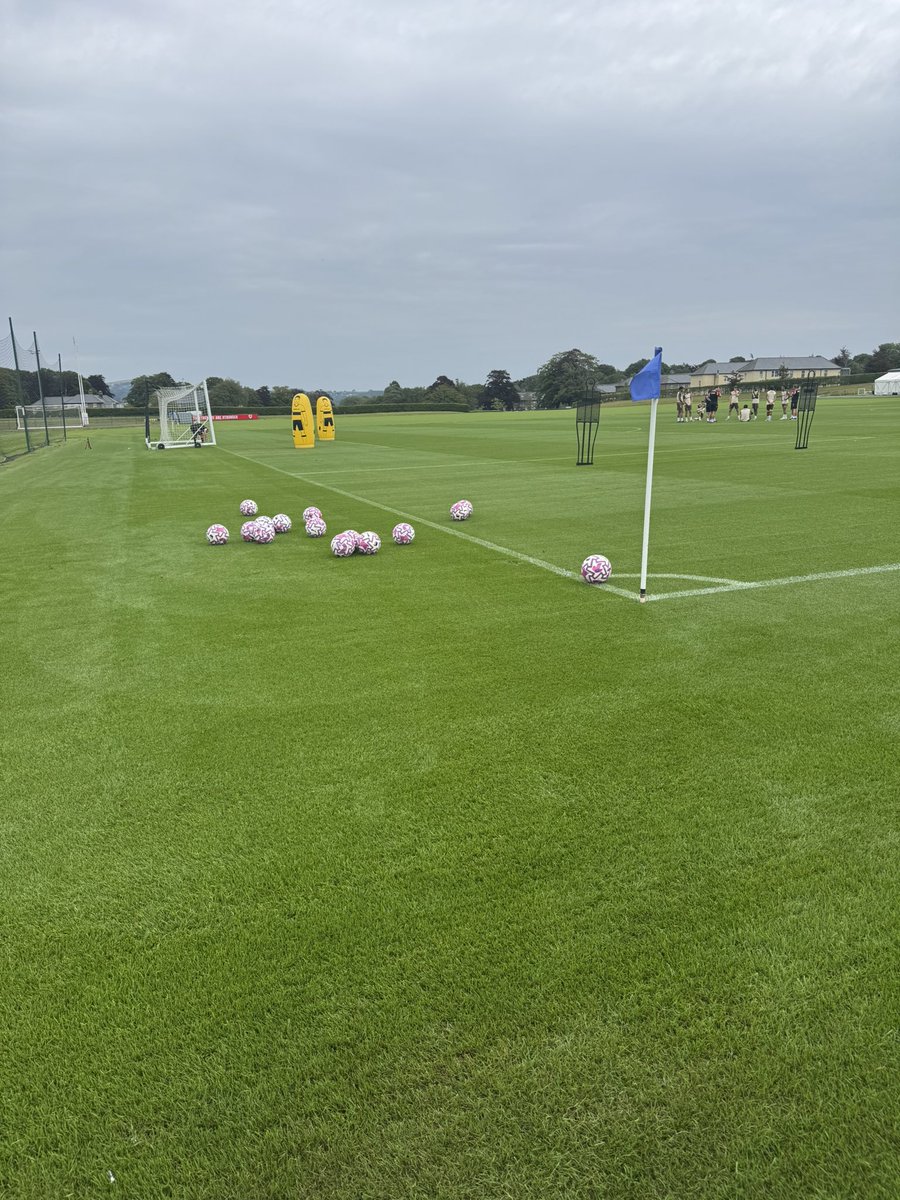 Class couple of days in Wales with Brentford B - thanks to all the staff for putting up with all my questions really appreciate the insight. Great to see Saunds enjoying his new role as Head coach thanks for having me - all the best with the upcoming season. 🤝🙌💪