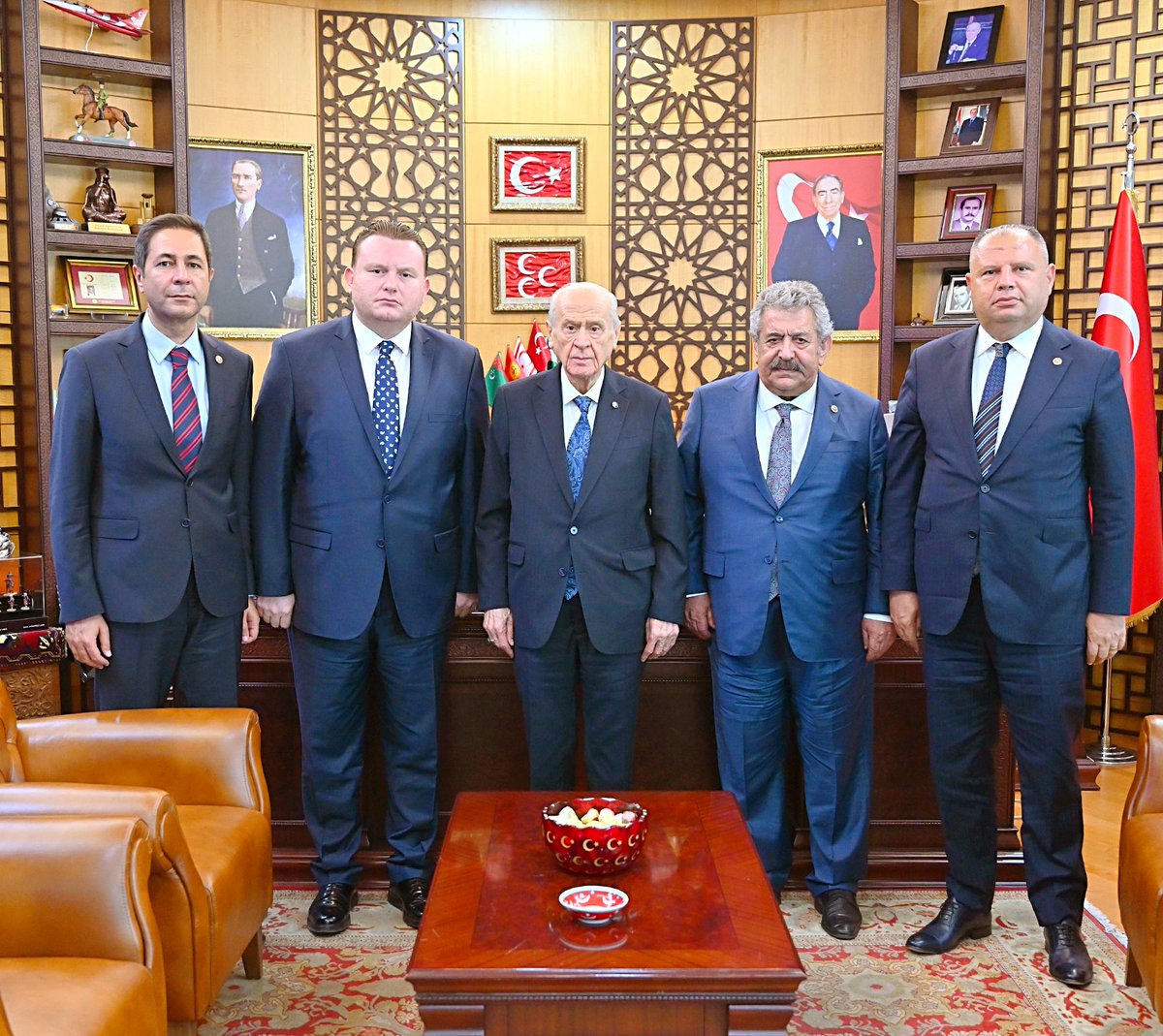 Halil ÖZTÜRK (@avkthalilozturk) on Twitter photo Kurulacak olan, TBMM Milli Birlik ve Dayanışma Komisyonu'nun MHP üyeleri olarak Liderimizi ziyaret ettik. "Önce ülkem ve milletim, sonra partim ve ben" şiarıyla, Liderimizin çizdiği istikamette çalışmalarımıza devam edeceğiz. Kurulacak olan, TBMM Milli Birlik ve Dayanışma Komisyonu'nun MHP üyeleri olarak Liderimizi ziyaret ettik. "Önce ülkem ve milletim, sonra partim ve ben" şiarıyla, Liderimizin çizdiği istikamette çalışmalarımıza devam edeceğiz.