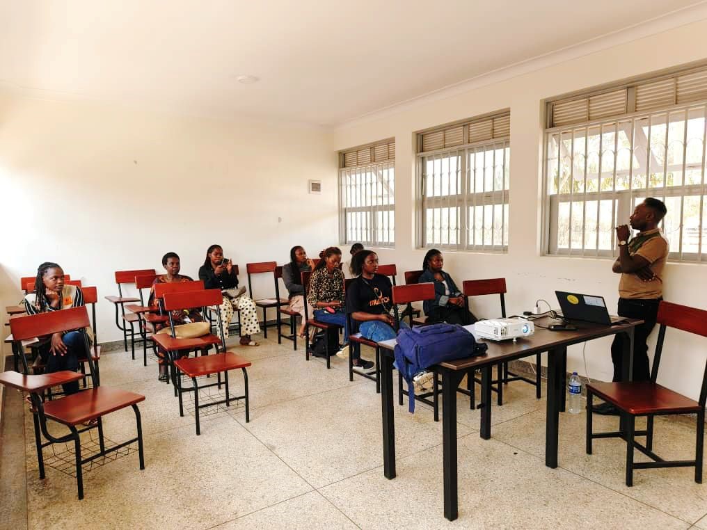 WeAreCohere_Org's tweet image. In Nakivale, Micheal Gumisiriza saw how trust and flexibility spark real innovation in refugee-led organisations. When communities are trusted, they adapt faster and create solutions that rigid plans can’t.
#RefugeeLeadership #Trust #Partnership