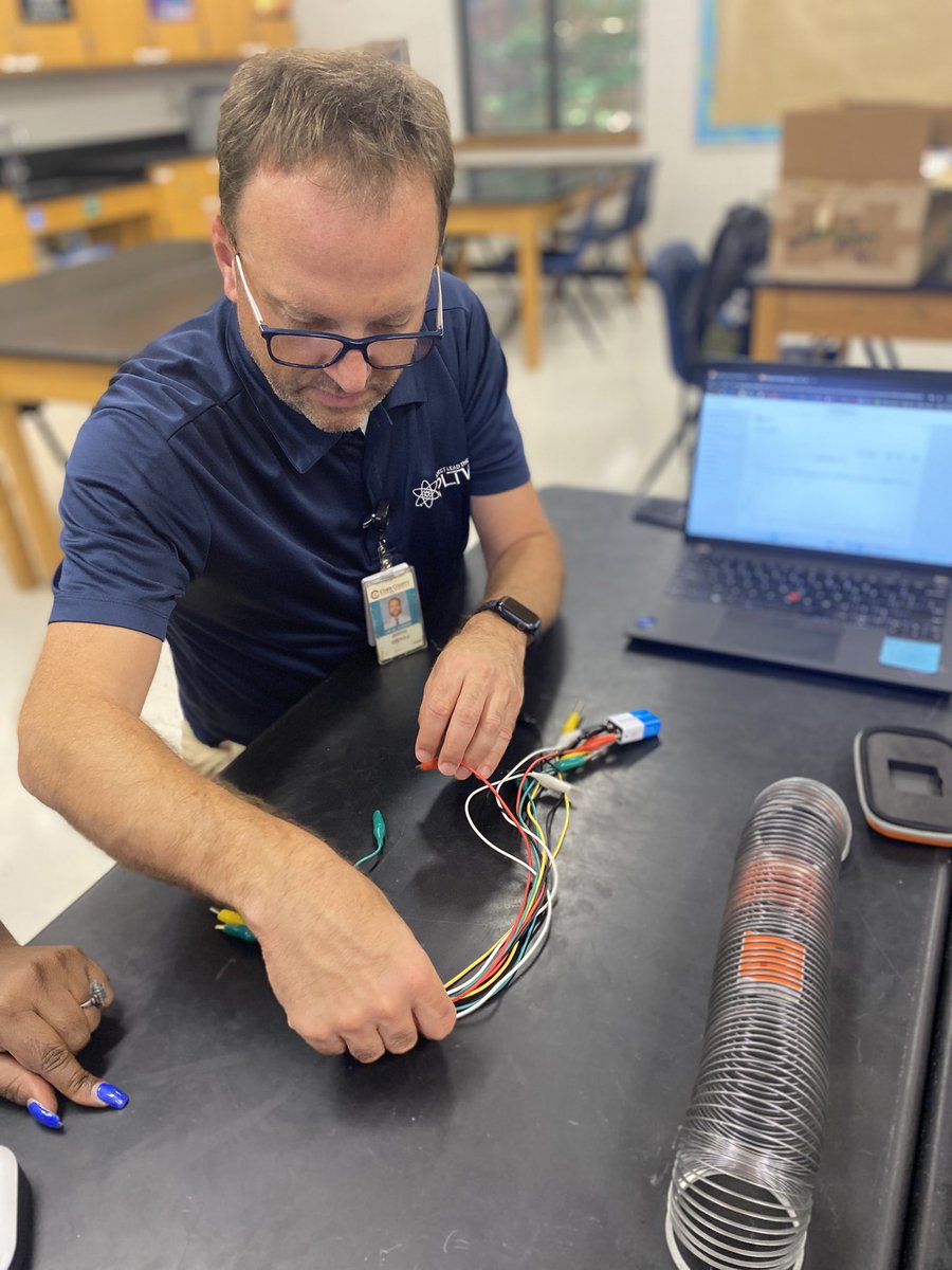 STEMTania's tweet image. These #STEMCobb Ts got hands-on with @ThePocketLab sensors so their students can collect real-time data during the experiments! @CobbInTech #EngageCobb