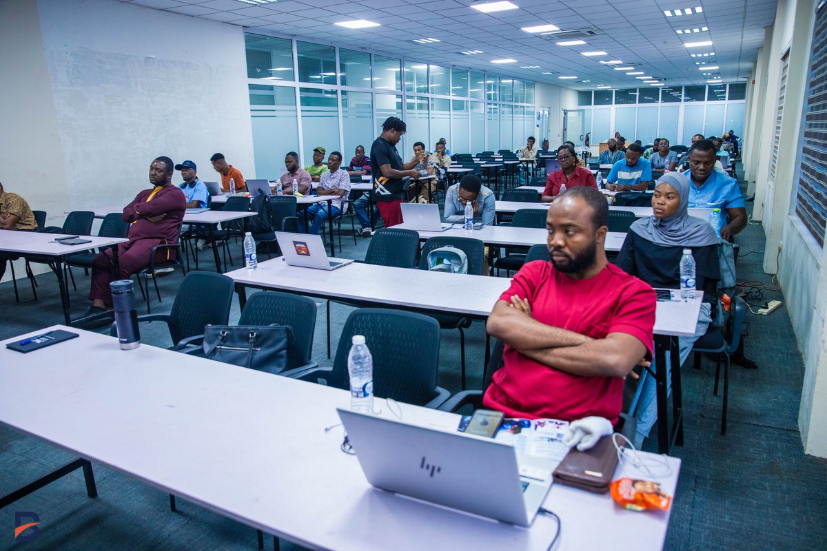 BridgeLabstech's tweet image. AI-Powered Customer Intelligence & Marketing with Afia Ohemaa Gyamera
You could feel the excitement when Afia kicked off her session by asking everyone: "You vs. AI - Who really knows your customer better?" The Workshop attendees were in for a real eye-opener!
Afia Gyamera,…