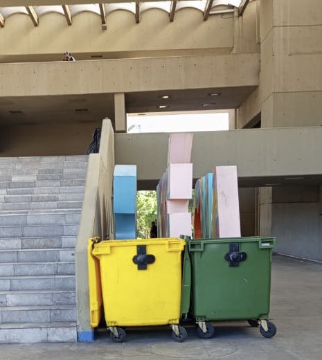 PorCuauhtemoc's tweet image. Oila! Dice que estuvo ahí parada en la alcaldía y vio las letras 😂 
Pues si a esas vamos yo también las vi… pero arrumbadas en un rincón como basura! 
#BotDetectado #Textoservidor al servicio de @AlessandraRdlv