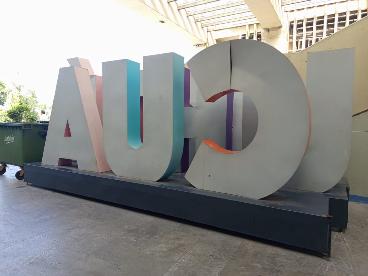 PorCuauhtemoc's tweet image. Oila! Dice que estuvo ahí parada en la alcaldía y vio las letras 😂 
Pues si a esas vamos yo también las vi… pero arrumbadas en un rincón como basura! 
#BotDetectado #Textoservidor al servicio de @AlessandraRdlv