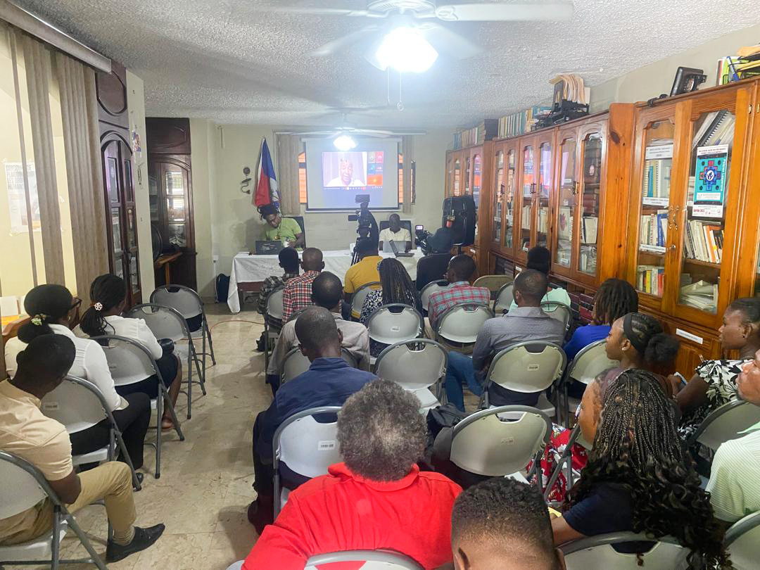 Vandredi 25 jiyè 2025 la, POHDH te òganize yon konferans-deba sou tèm « Ki plas restitisyon ak reparasyon an nan batay pou jistis ak respè dwa moun nan peyi Dayiti? » Entèvnan yo se te pwofesè James Darbouze, pwofesè Roland Belizaire ak pwofesè Derinx Petit-Jean.