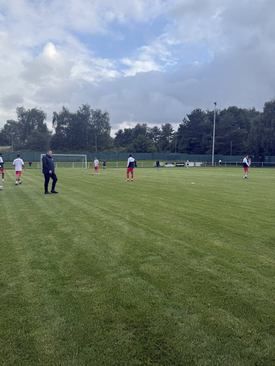 Warm ups underway <a href="/WythenshaweFC/">Wythenshawe Football Club</a> 30 mins to Kick off #UpTheChad