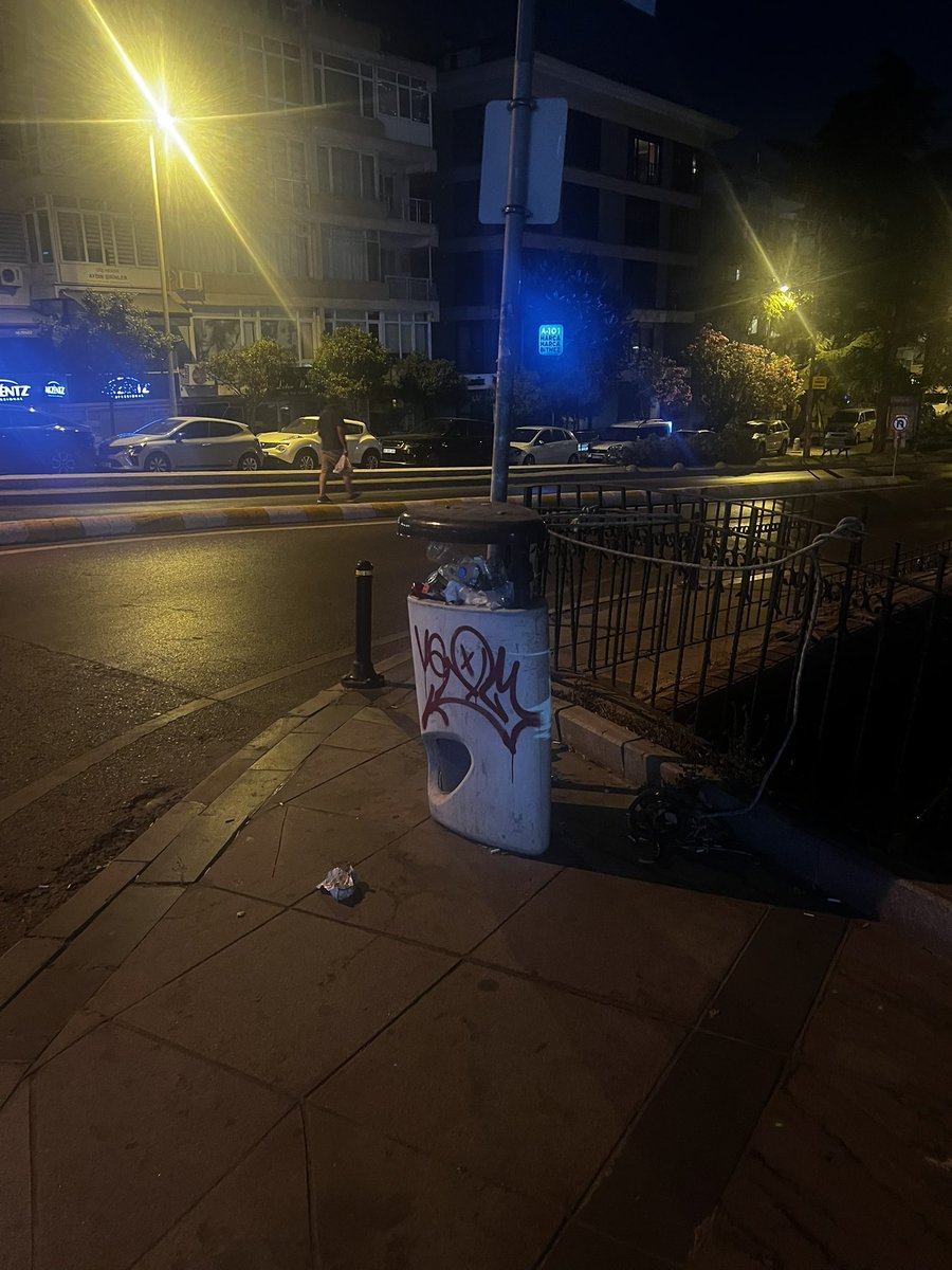 serkan MST Ћץґи (@mstserkan) on Twitter photo Sayın cumhurbaşkanım siz haklısınız <a href="/RTErdogan/">Recep Tayyip Erdoğan</a> şu pisliğe bakarmısınız? İnsan bi çöpü alır aldırır. insan etilerin göbeğinde çöp kutusu silme dolu..
Malum parti normal çöp olması!
<a href="/BesiktasBel/">Beşiktaş Belediyesi</a> Sayın cumhurbaşkanım siz haklısınız <a href="/RTErdogan/">Recep Tayyip Erdoğan</a> şu pisliğe bakarmısınız? İnsan bi çöpü alır aldırır. insan etilerin göbeğinde çöp kutusu silme dolu..
Malum parti normal çöp olması!
<a href="/BesiktasBel/">Beşiktaş Belediyesi</a>