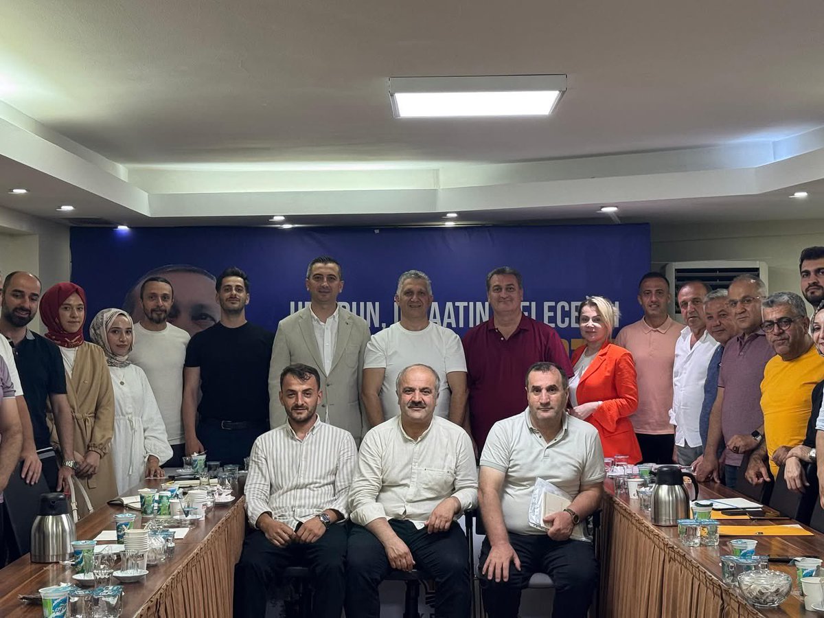 fuatgunday's tweet photo. @AKPartiSisli ilçemizin haftalık yönetim kurulu toplantısına katılarak meclis çalışmalarımız hakkında bilgilendirme yaptık.
@srkplt 
@abdullahozdemir https://t.co/5hlxOmUBwH