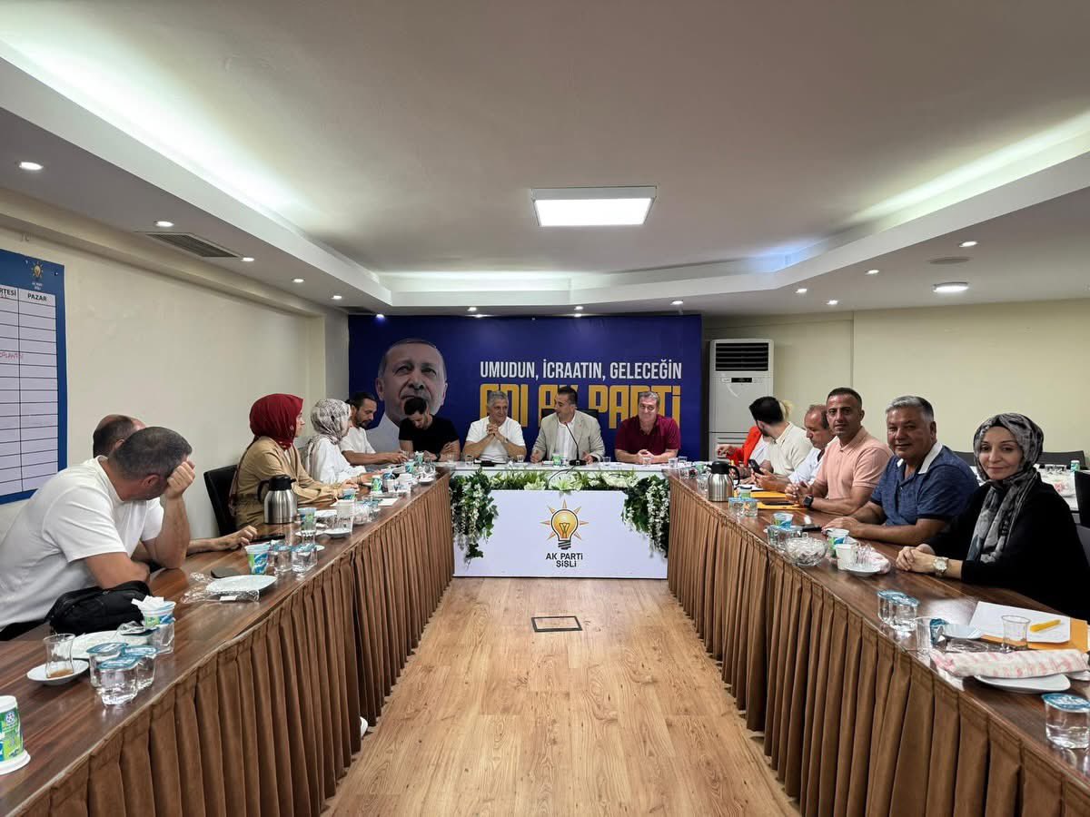fuatgunday's tweet photo. @AKPartiSisli ilçemizin haftalık yönetim kurulu toplantısına katılarak meclis çalışmalarımız hakkında bilgilendirme yaptık.
@srkplt 
@abdullahozdemir https://t.co/5hlxOmUBwH