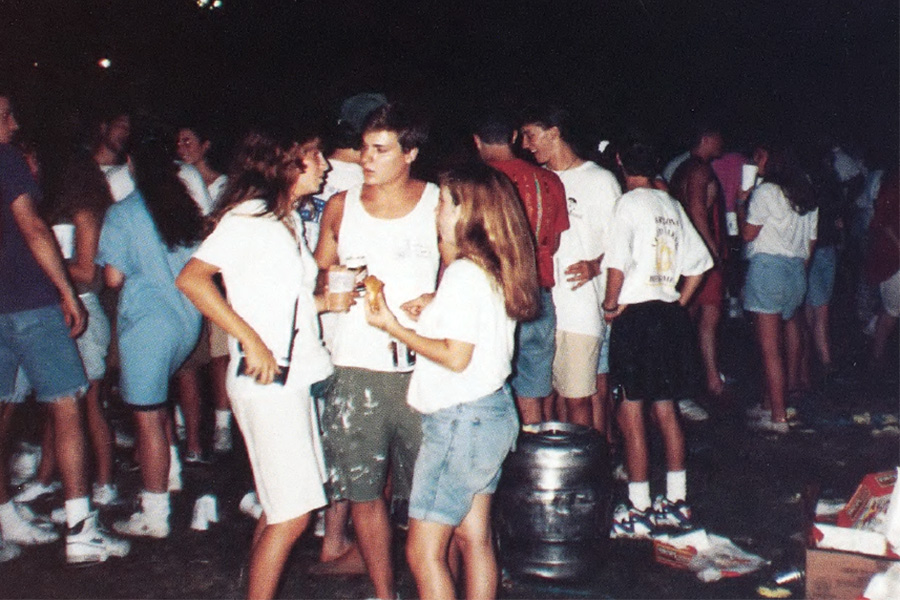 Temperatures are in the 90s ... and so is this post. 😉 

📸: WashU Archives 

#WashU #WashUalumni