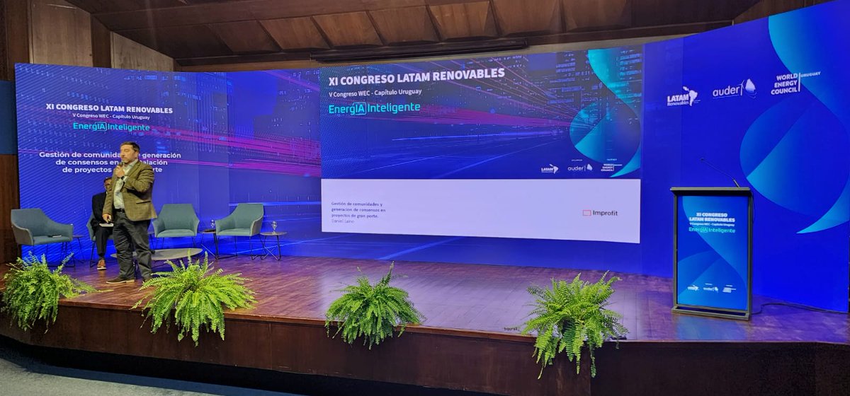🤝 Comunidades y grandes proyectos

Daniel Laino (<a href="/dlaino/">Daniel Laino</a>), socio director de <a href="/Improfit/">Improfit</a>,  presenta estrategias para gestionar comunidades y generar consensos en la instalación de proyectos de gran porte.

#LATAMRenovables #EnergIAinteligente
