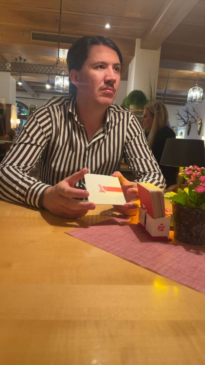 sanderbergesen's tweet photo. Minner om en østerriker fra forrige århundre. G in Salzburg. https://t.co/5Edl10CqQT