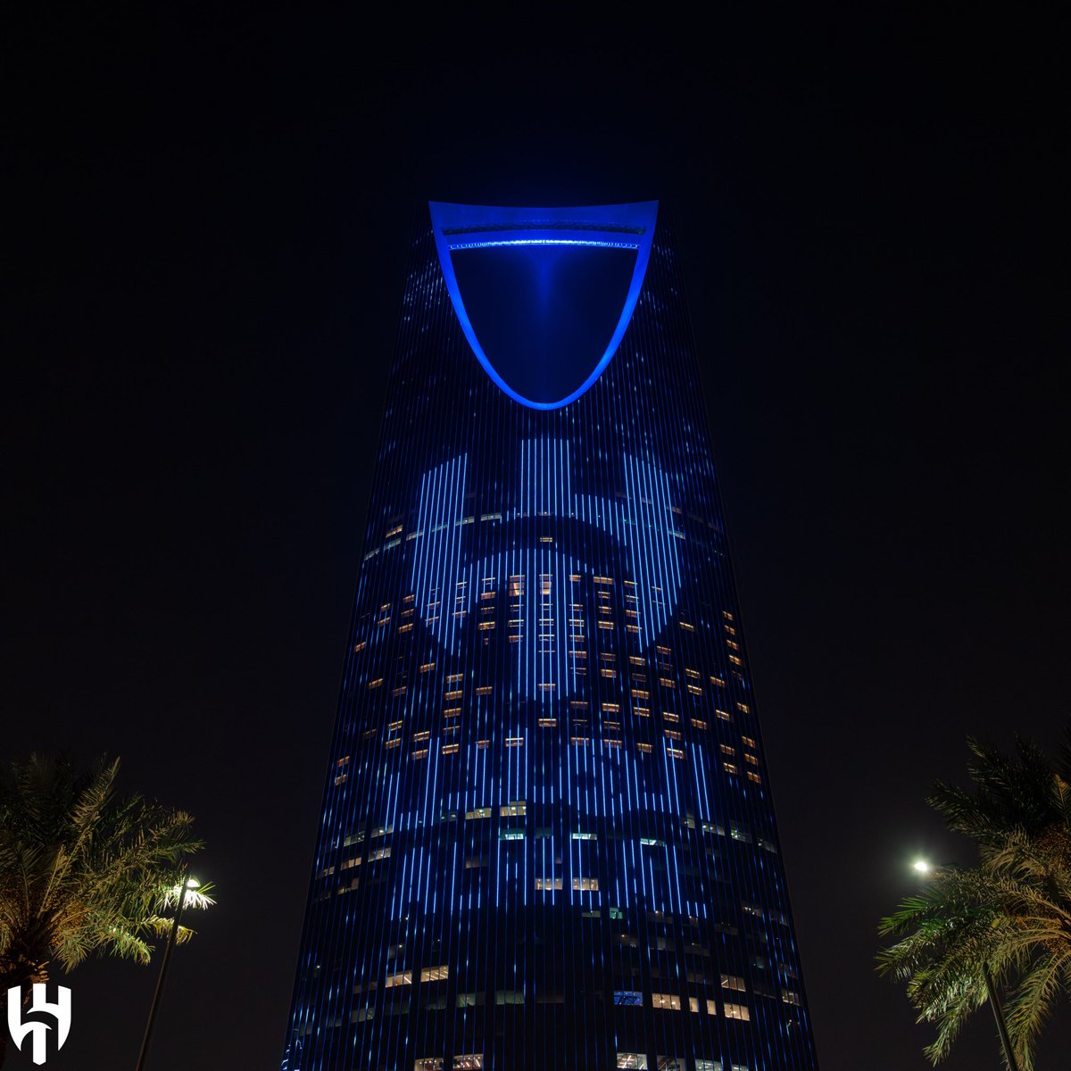 فهد بن سعد بن نافل (@fahad_alotaibi_) on Twitter photo الداعم الأمير <a href="/Alwaleed_Talal/">الوليد بن طلال</a> -حفظه الله- يجسّد معنى "عشقٍ تنامى من سنين الطفولة".. رمزٌ راسخ في ذاكرة الهلاليين، وداعمٌ تاريخي لأجيال مضت، ولا يزال..
أكثر من مليار ونصف المليار ريال حظيت بها إدارتنا من قبل سموه دعمًا للكيان ورفعته، وسيظل -بإذن الله- داعمًا وسندًا للإدارة الداعم الأمير <a href="/Alwaleed_Talal/">الوليد بن طلال</a> -حفظه الله- يجسّد معنى "عشقٍ تنامى من سنين الطفولة".. رمزٌ راسخ في ذاكرة الهلاليين، وداعمٌ تاريخي لأجيال مضت، ولا يزال..
أكثر من مليار ونصف المليار ريال حظيت بها إدارتنا من قبل سموه دعمًا للكيان ورفعته، وسيظل -بإذن الله- داعمًا وسندًا للإدارة