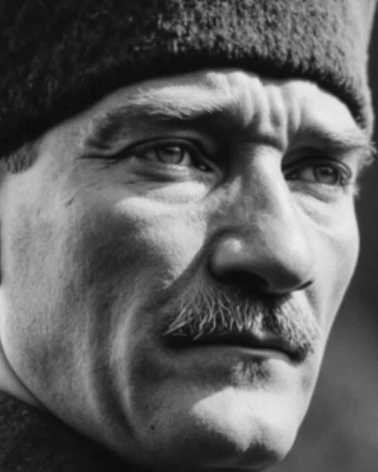 ''Milletimiz çok büyüktür, hiç korkmayalım. O, esaret ve aşağılığı kabul etmez.''
Mustafa Kemal Atatürk
1919