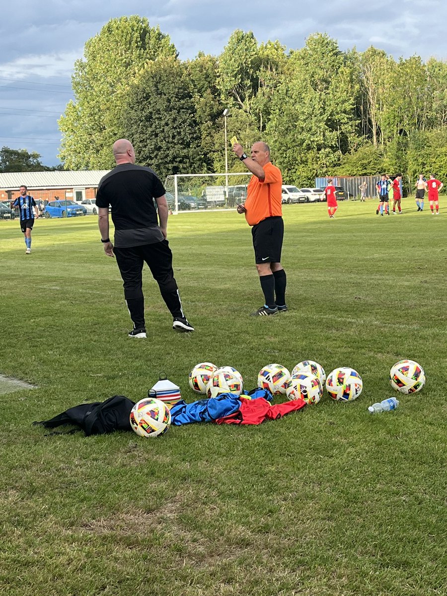 30’ Monton Manager shown a yellow as he expresses his frustrations with the referee’s poor decision