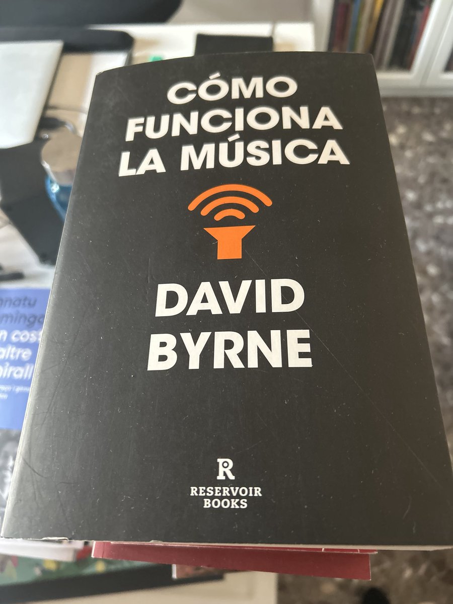 Oriol Puig Serradesanferm (@ori_uri) on Twitter photo ‘Cómo funciona la música’ (<a href="/ReservoirBooks/">Reservoir Books</a>) de David Byrne és una mirada fascinant sobre com el context (tecnologia, espai, cultura) influeix en la música que escoltem i creem. Més que un llibre sobre música: és sobre com la rebem, la vivim i la transformem. Ideal per a melòmans! ‘Cómo funciona la música’ (<a href="/ReservoirBooks/">Reservoir Books</a>) de David Byrne és una mirada fascinant sobre com el context (tecnologia, espai, cultura) influeix en la música que escoltem i creem. Més que un llibre sobre música: és sobre com la rebem, la vivim i la transformem. Ideal per a melòmans!