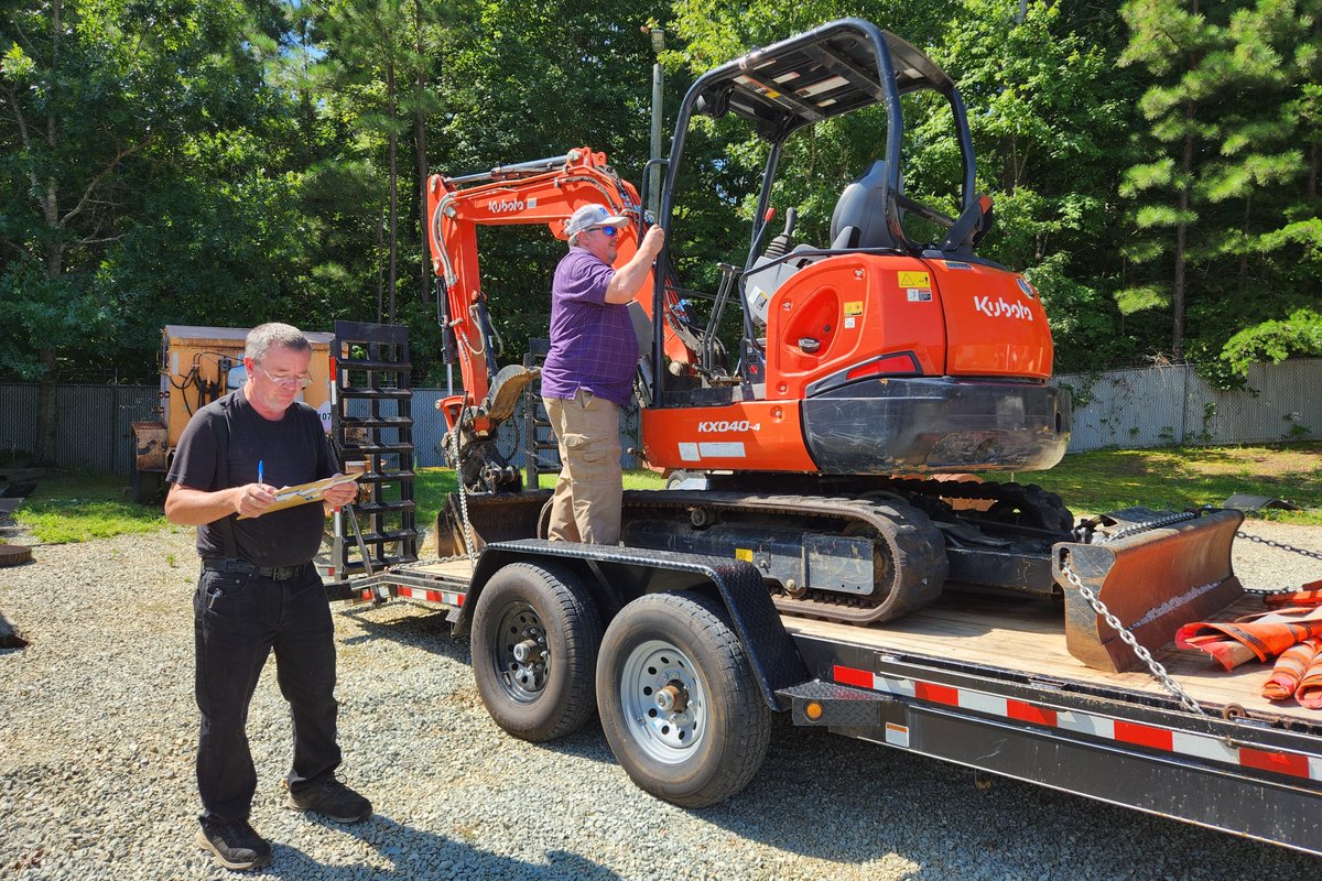 Fleet Maintenance Supervisor David Wisely and the fleet maintenance operations team helped keep town services running after 22 vehicles and pieces of heavy equipment were flooded by Tropical Storm Chantal.

Read more: hillsboroughnc.gov/Home/Component…