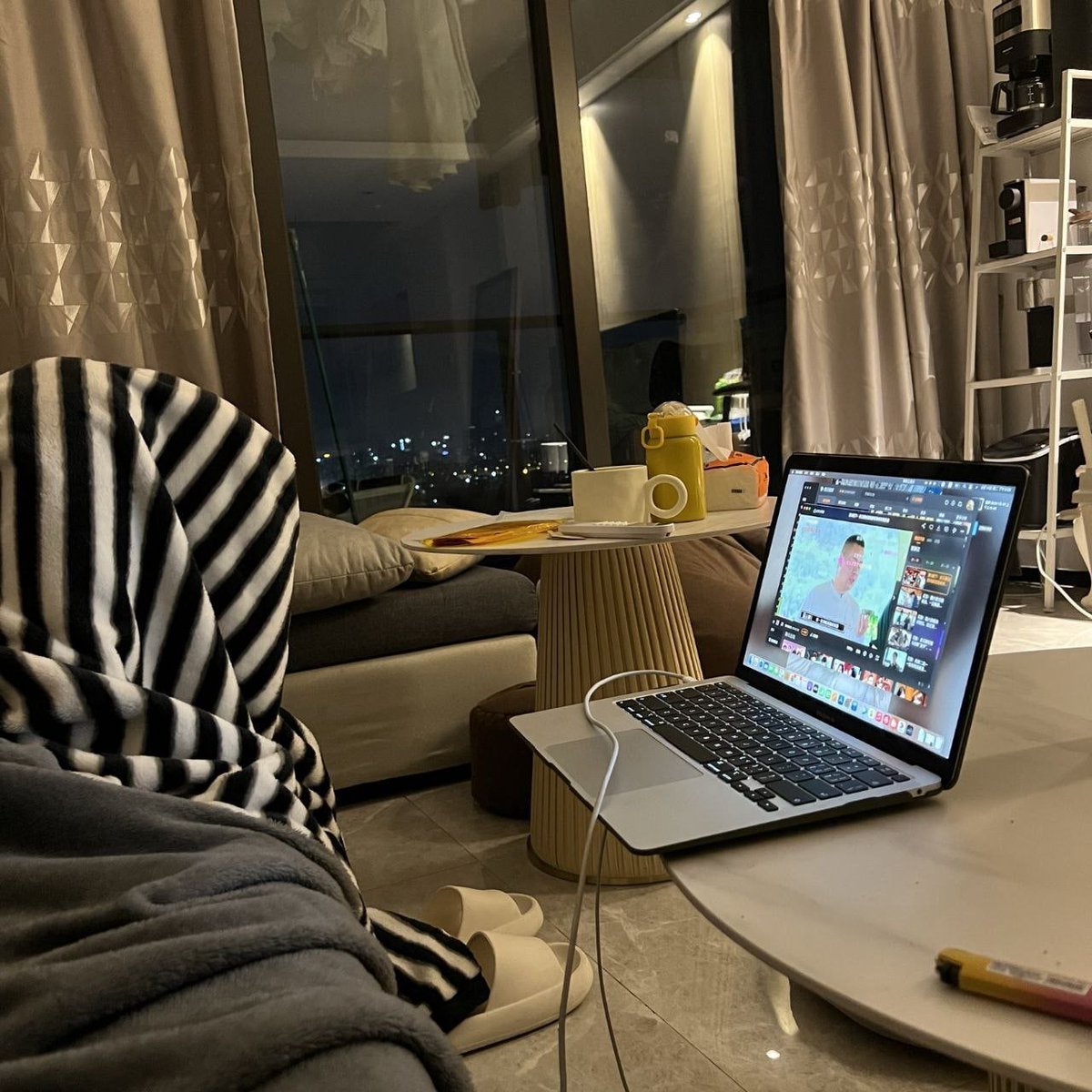 Too bored to function… so I’m just hitting play, munching popcorn, and calling it a night🍿🎬