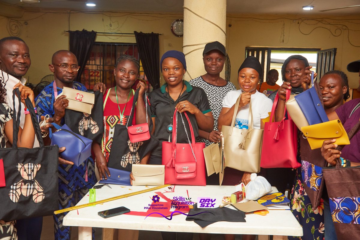 Supportivepf's tweet image. Day 6: Crafting Bags, Creating Bosses

They’re not just making bags, they’re building businesses, one stitch at a time

#SAP5 | Ibifubara | Bright Morgan | Falz | Otedola | Peter Obi | #BBNaija | Poverty | Sultana | Gigi | #BigBrotherNaija | Omojuwa | Burna Boy | Uba Sani | Ekiti