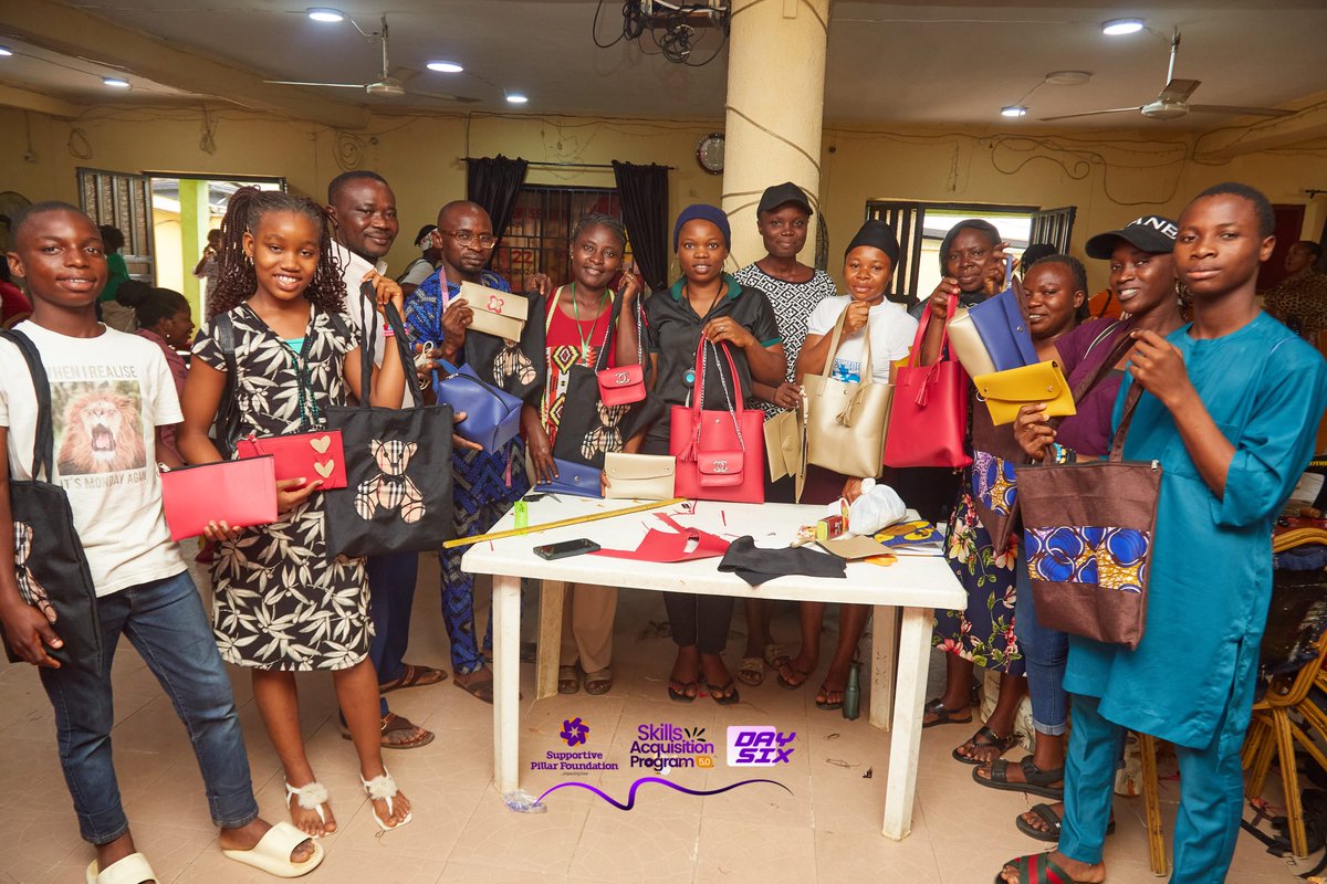 Supportivepf's tweet image. Day 6: Crafting Bags, Creating Bosses

They’re not just making bags, they’re building businesses, one stitch at a time

#SAP5 | Ibifubara | Bright Morgan | Falz | Otedola | Peter Obi | #BBNaija | Poverty | Sultana | Gigi | #BigBrotherNaija | Omojuwa | Burna Boy | Uba Sani | Ekiti