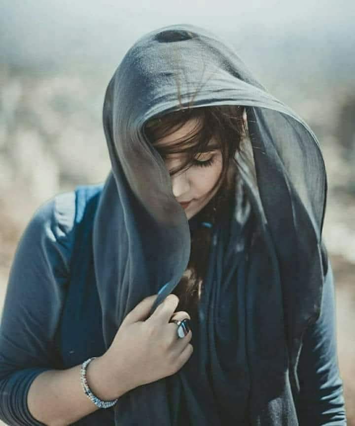 ایک خلقت تھی مجاور اس کی
ہم کہاں اس کی زیارت کرتے
#تاجور ♛
