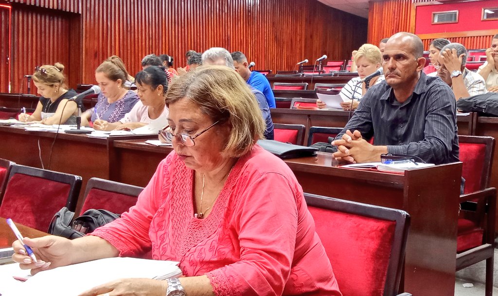 Durante el Consejo Provincial en #SanctiSpíritusEnMarcha se avaluó el comportamiento de las indisciplinas, ilegalidades, delito y la corrupción administrativa.
<a href="/DeivyPrezMartn1/">Deivy Pérez Martín</a> <a href="/DiazCanelB/">Miguel Díaz-Canel Bermúdez</a> <a href="/DrRobertoMOjeda/">Dr. Roberto Morales Ojeda</a> <a href="/PartidoPCC/">Partido Comunista de Cuba</a> <a href="/MMarreroCruz/">Manuel Marrero Cruz</a>
