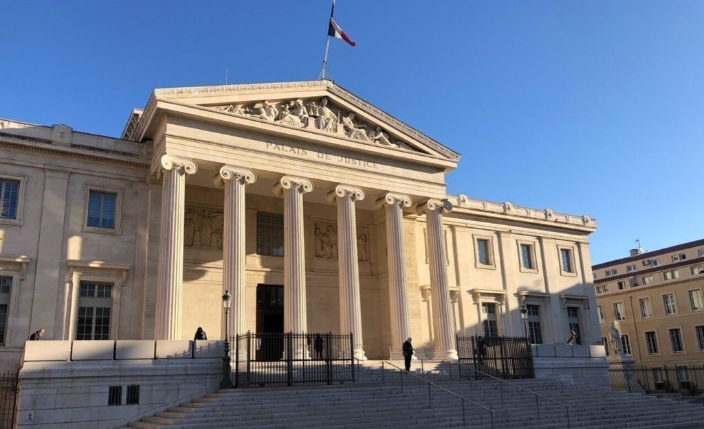🚨🇫🇷 𝗔𝗟𝗘𝗥𝗧𝗘 𝗜𝗡𝗙𝗢 —  À Marseille, un proxénète accusé d’avoir prostitué Lisa, une adolescente âgée de seulement 15 ans est RESSORTI LIBRE, simplement placé sous bracelet électronique.

L’homme était jugé pour PROXÉNÉTISME aggravé sur MINEURE. Malgré la gravité des faits,