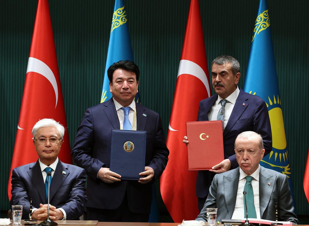 📍Ankara / Cumhurbaşkanlığı Külliyesi

Türkiye ile Kazakistan arasında gerçekleştirilen Yüksek Düzeyli Stratejik İş Birliği Konseyi Protokol İmza Töreni’ne katılarak, Kazakistan ile kurduğumuz güçlü iş birliğini imza altına aldık.

İki kardeş ülke arasındaki iş birliğinin