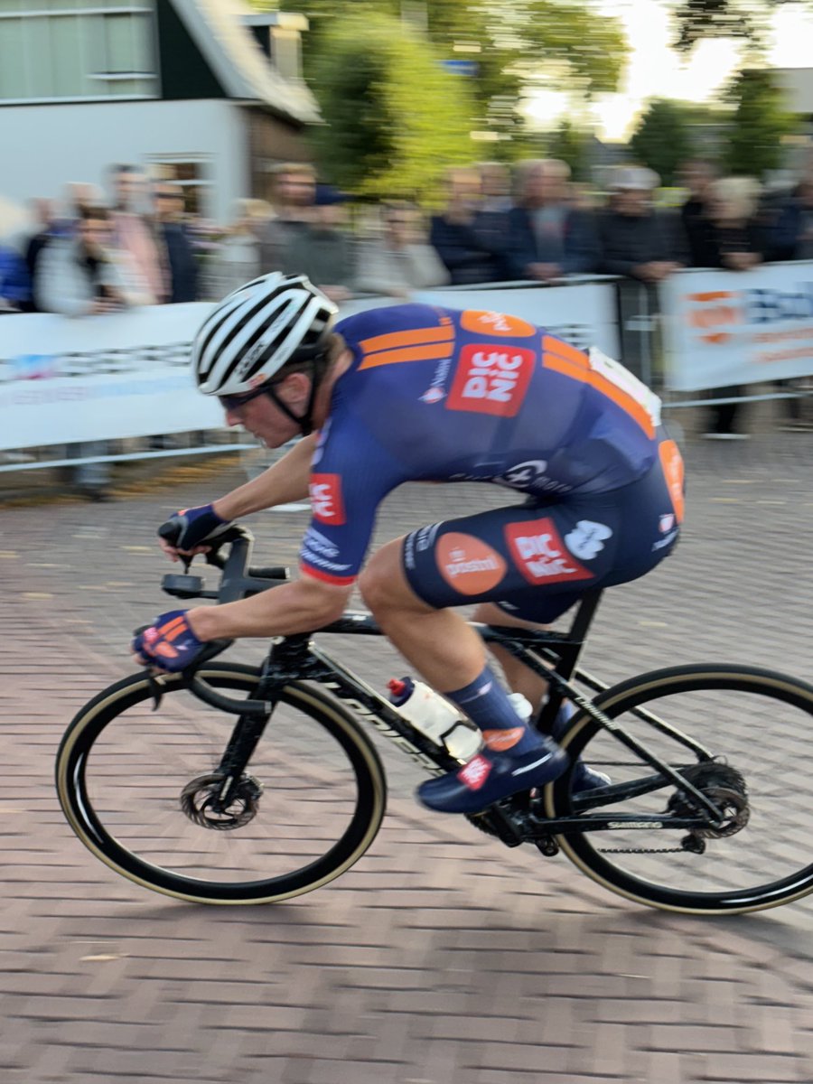 FJCVolmer's tweet image. Toch leuk dat ⁦@picnic⁩ tegenwoordig sponsor is van ⁦@picnicpostnl⁩ #Surhuisterveen #Criterium