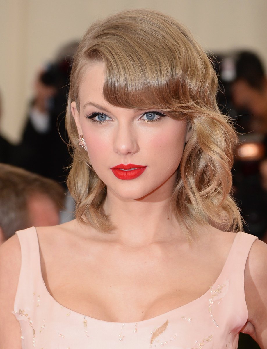 hourlyswift's tweet image. 