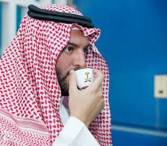 في فمي ماء ساخن جدا 

لو كان لا يرغب في الاستمرار لغادر بعد كأس العالم مباشرة