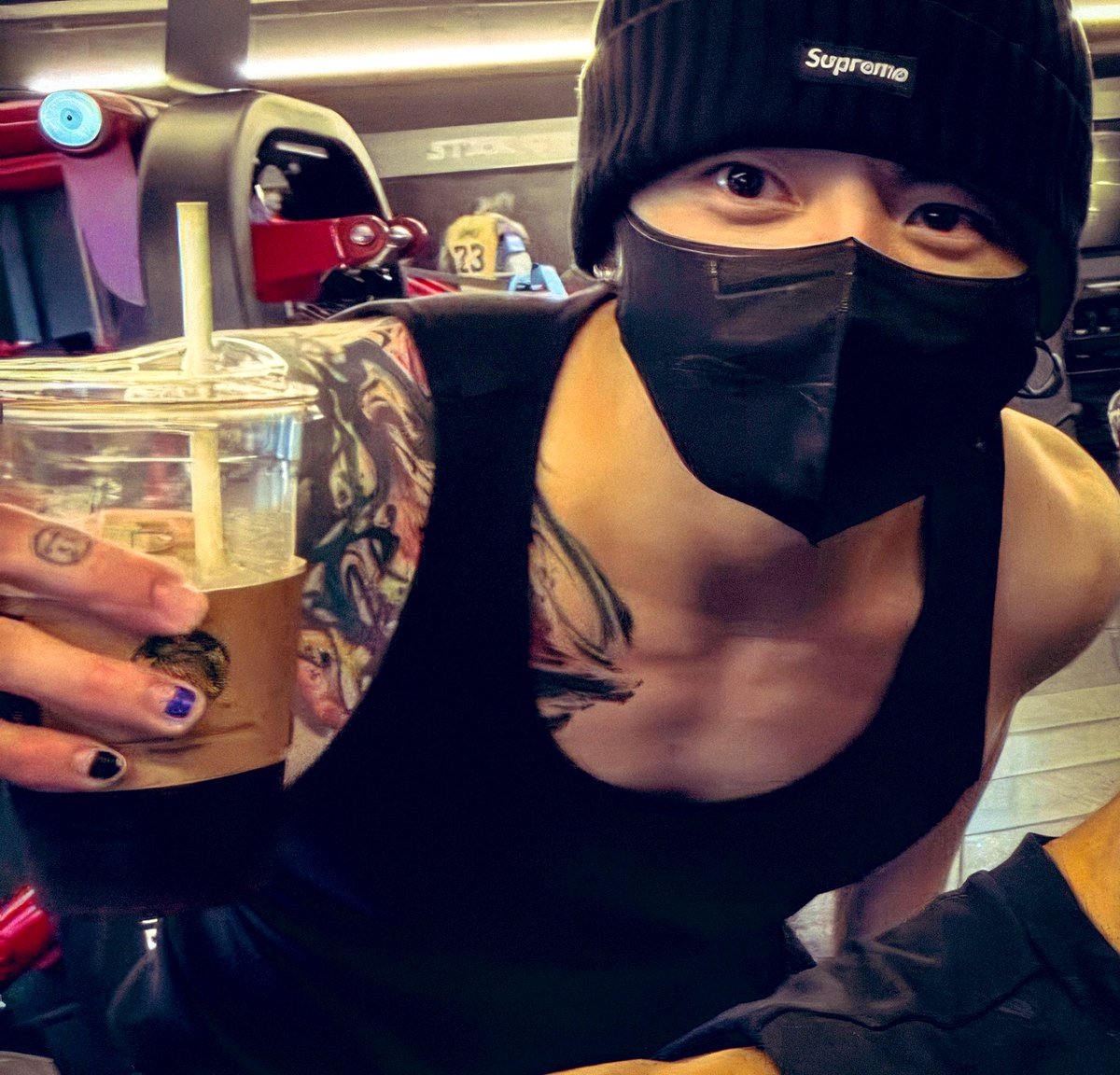 ess_entially's tweet image. Bloody hell, what did I just wake up too! I’m melting in the middle of winter 🫠
That tattoo - fist in mouth! 🔥