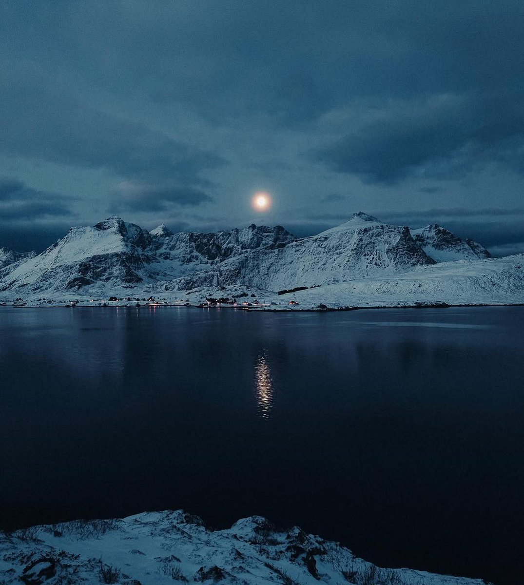 visualsofearth1's tweet photo. Lofoten, Norway https://t.co/HmNCwo6a33