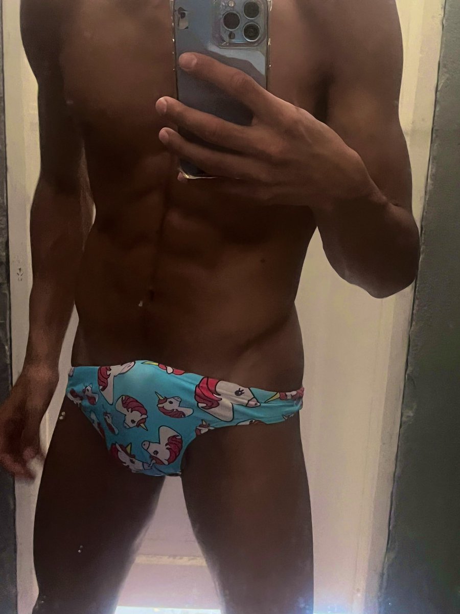 arabro88's tweet photo. ههههه ايه الميو الخولاني الي أنا لبسو ده 😂🦄 كس امو… اقلع أحسن؟ 

#gay #bro #hung #big #cock #arab https://t.co/pKz14qF40P