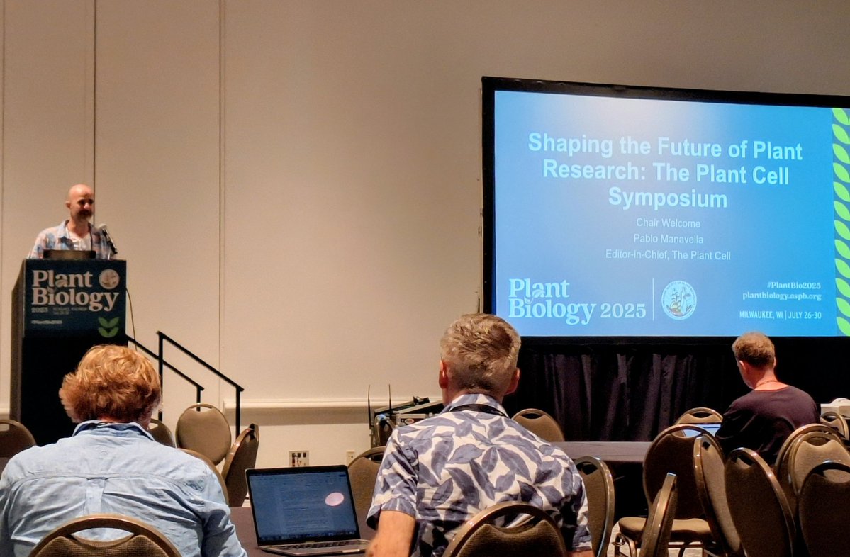 Editor-in-Chief Pablo Manavella kicks off the inaugural <a href="/ThePlantCell/">The Plant Cell</a> Symposium at #PlantBio2025, bringing the journal closer to authors. Meet editors, learn about the editorial process, and discover more about the journal run by your peers.