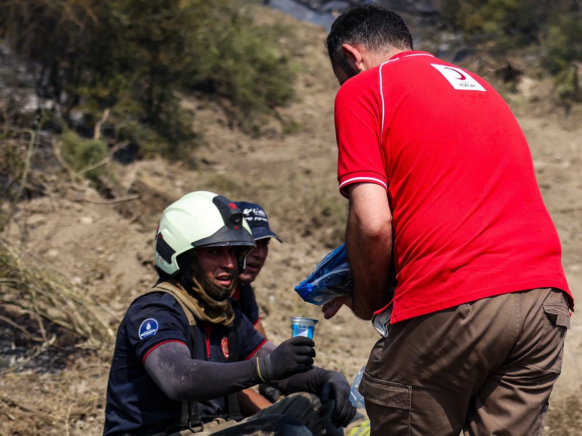 Climate Centre (@rcclimate) on Twitter photo .<a href="/csbgovtr_en/">Ministry of Environment, Urbanization and Climate</a> confirms modern-era temp. record for Türkiye of 50.5°C, recorded Friday in Silopi, Şırnak province; comes as Red Cross Red Crescent in S Europe assist with new round of wildfires, esp. Türkiye (pic) & Greece as well as Bulgaria & Albania - bit.ly/46DiRtT .<a href="/csbgovtr_en/">Ministry of Environment, Urbanization and Climate</a> confirms modern-era temp. record for Türkiye of 50.5°C, recorded Friday in Silopi, Şırnak province; comes as Red Cross Red Crescent in S Europe assist with new round of wildfires, esp. Türkiye (pic) & Greece as well as Bulgaria & Albania - bit.ly/46DiRtT