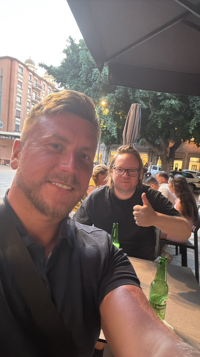 Om ni saknar <a href="/skandalomsusad/">Anton Larsson</a> i flödet så kan jag uppdatera om att han lever och frodas här i Cagliari.