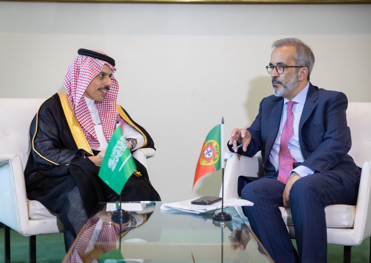 وزارة الخارجية 🇸🇦 (@ksamofa) on Twitter photo #نيويورك | سمو وزير الخارجية الأمير #فيصل_بن_فرحان <a href="/FaisalbinFarhan/">فيصل بن فرحان</a> يلتقي معالي وزير خارجية جمهورية البرتغال السيد باولو رانجيل، وذلك على هامش المؤتمر الدولي رفيع المستوى حول التسوية السلمية للقضية الفلسطينية وتنفيذ حل الدولتين على المستوى الوزاري. #نيويورك | سمو وزير الخارجية الأمير #فيصل_بن_فرحان <a href="/FaisalbinFarhan/">فيصل بن فرحان</a> يلتقي معالي وزير خارجية جمهورية البرتغال السيد باولو رانجيل، وذلك على هامش المؤتمر الدولي رفيع المستوى حول التسوية السلمية للقضية الفلسطينية وتنفيذ حل الدولتين على المستوى الوزاري.