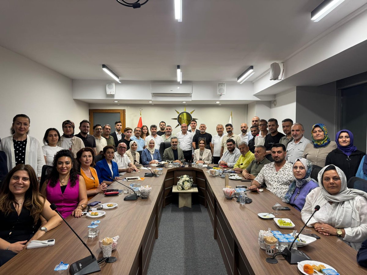 📍Ataşehir İlçe Başkanlığı

Ataşehir İlçe Teşkilatımızı ziyaret ederek üç kademe toplantımızı gerçekleştirdik.
İstişare ettik, sahadaki tecrübeleri paylaştık, ortak hedeflerimizi belirledik.
Teşkilatımızın enerjisiyle yolumuz daha hedef odaklı, adımlarımız daha kararlı!