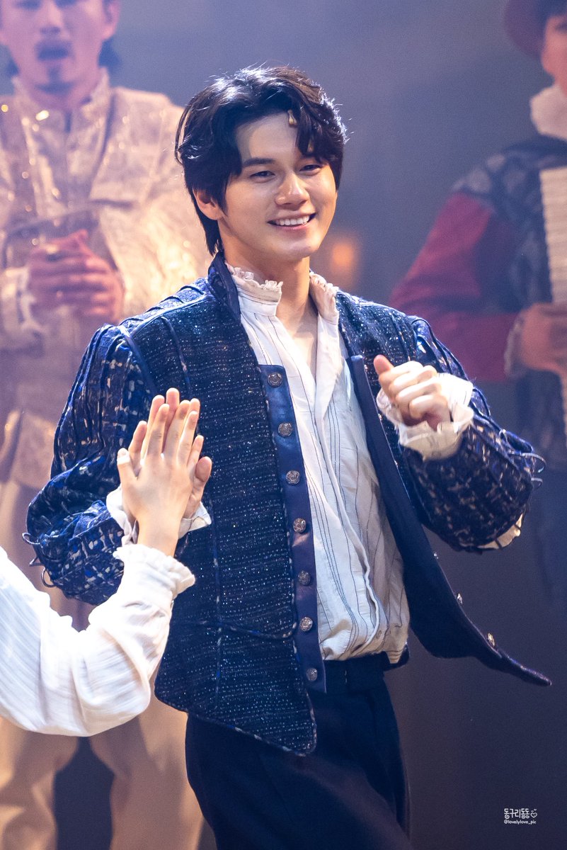 250728 연극 #셰익스피어인러브 커튼콜

윌 셰익스피어 役 #옹성우 배우님

#사진에_동동동