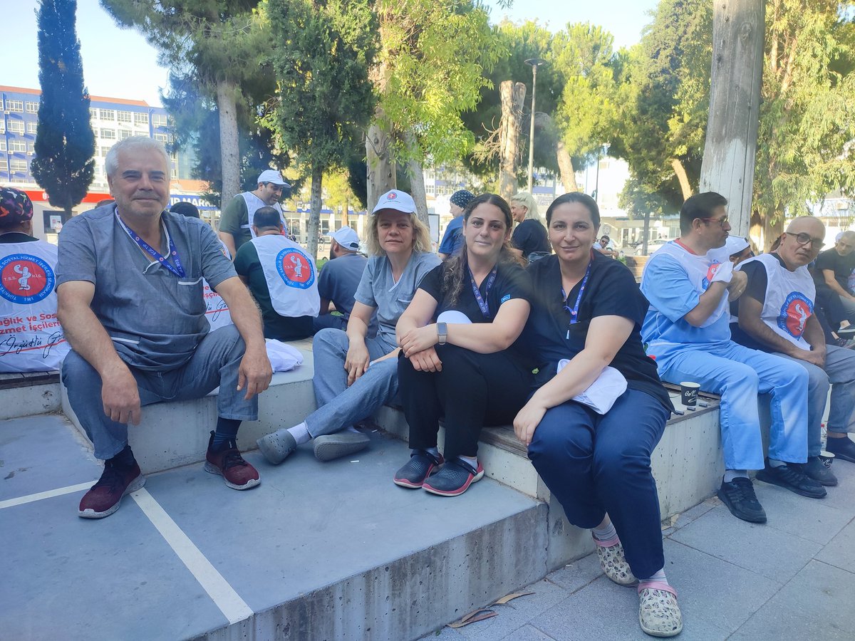 ahkizilege's tweet photo. Hükümet İşçiyi bitirdi..
HAK İŞ dostum çık ortaya olmuyor böyle.. https://t.co/f16tEWxO0L