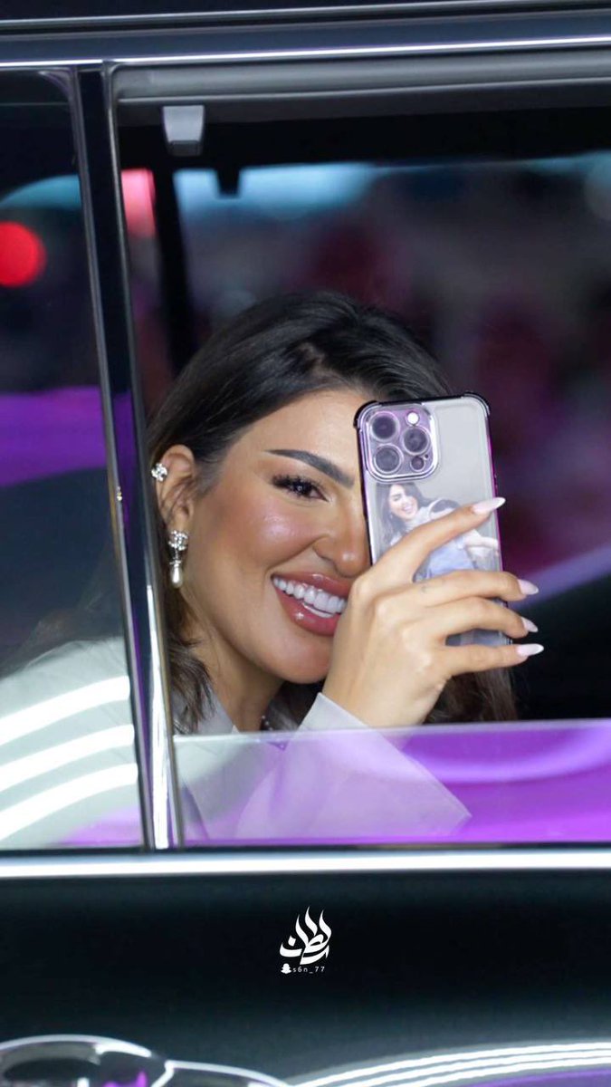 في أحلى يوم بالشّهر حبيت أسبق البشر وأهني اللي أحلى من القمر وأغلى من النّظر وأبارك لها بيوم ميلاد العمر وأطلب من ربّي يحفظها طول الدّهر وأقولها كل عام وانت بخير وعقبال بليون عمر.
<a href="/a7lam32i/">احلام العنزي 🕊</a> 💗💗