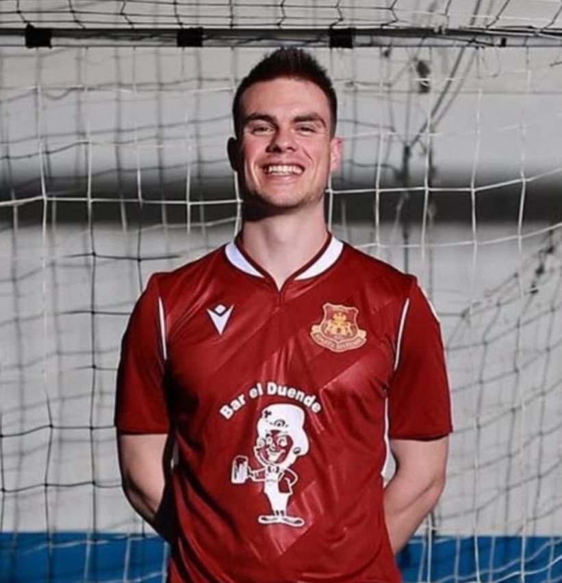 Presentamos a nuestros fichajes para la temporada 25-26. 
El primero en presentar es el jugador riojano Miguel Redondo, proveniente del Albelda, con el que ha competido la pasada temporada en Segunda División B. Miguel, viene para fortalecer la posición de ala. Ongi etorri!!!