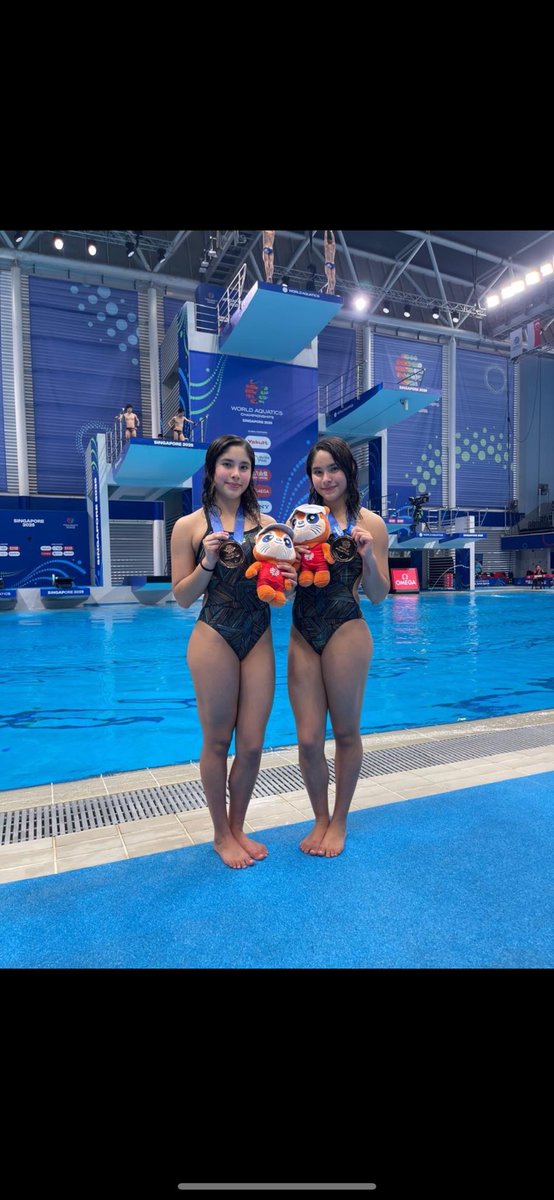 ¡Son unas niñas!
Lía y Mía Cueva, 14 años, medalla de bronce en el Mundial de Clavados…