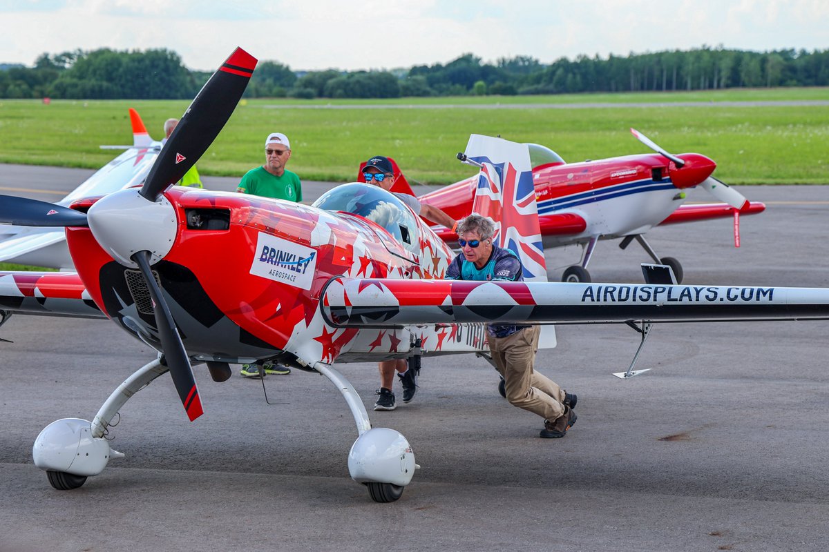 ukinlithuania's tweet photo. @RedDevilsOnline @RoyalAirForce @DefenceHQ @UKDefJournal @FCDOGovUK @Lithuanian_MoD @LTU_Army @LithuaniaMFA @LTEMBASSYUK @VisitKaunas @LithuanianGovt ๐ฌ๐ง Aviation legend #MarkJefferies ๐คฉ gave breathtaking aerobatic displays! Visitors could also see & touch ๐ฑ๐น @LTU_Army & @mnbg_lithuania military tech & gear. We were proud to be partners in this fantastic event celebrating rich #Lithuania's ๐ฑ๐น aviation history! ๐ฉ๏ธ #UKinLT https://t.co/rJSUNeXAAa