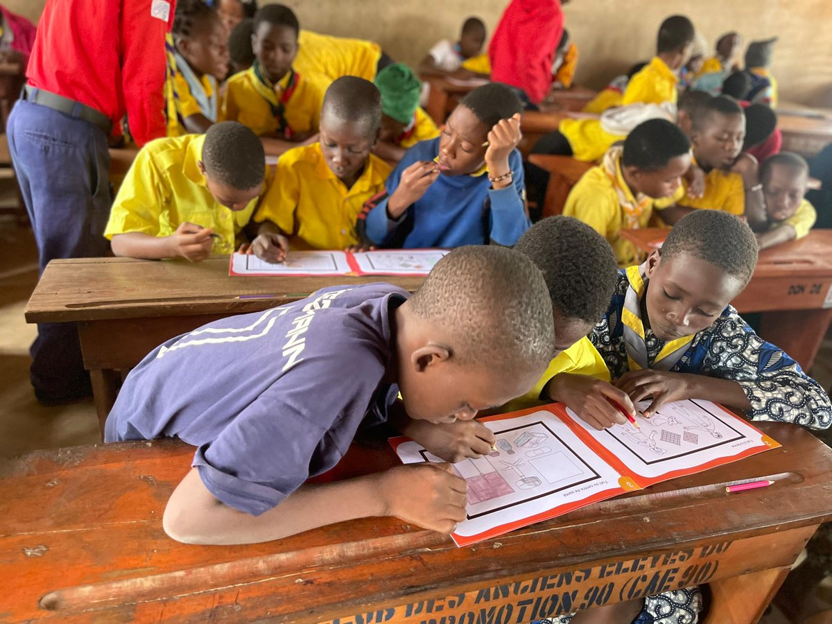 unfpa_benin's tweet photo. Plus de 5⃣0⃣0⃣ jeunes rassemblés à Allada pour #Kondokpohoué, le Camp Mosaïque 2025 des scouts catholiques!
À leurs côtés, @UNFPA_Co pour parler #DSSR #VBG leadership et compétences de vie.
✅ Services SSR avec la clinique mobile
🎨 Activités interactives avec #Wakatoon https://t.co/14LXLHO5hj