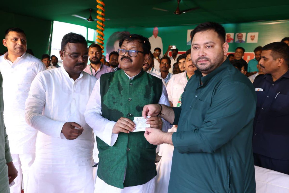 Mujahidoffici's tweet photo. कोचाधामन:आज एतिहासिक किसान कॉलेज सुन्दरबाड़ी, सोन्था में लाखों जनता मालिक एवं भावी मुख्यमंत्री बिहार आदरणीय @yadavtejashwi जी की मौजूदगी में मैंने राष्ट्रीय जनता दल की सदस्यता लिया। https://t.co/HEdy0HzF0i