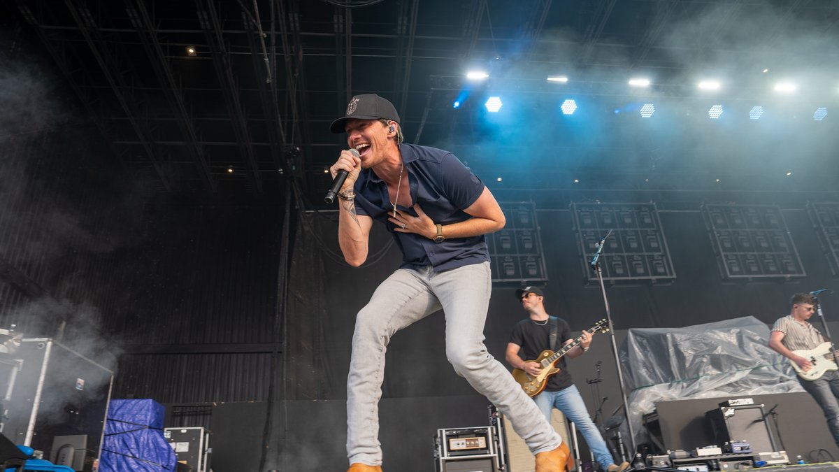 grandcasinoMN's tweet image. Country concert recap! 🎶

@coleswindel and @goergebirge, you are welcome back anytime! 😉

#ConcertRecap #CountryMusic #LiveMusic #Recap