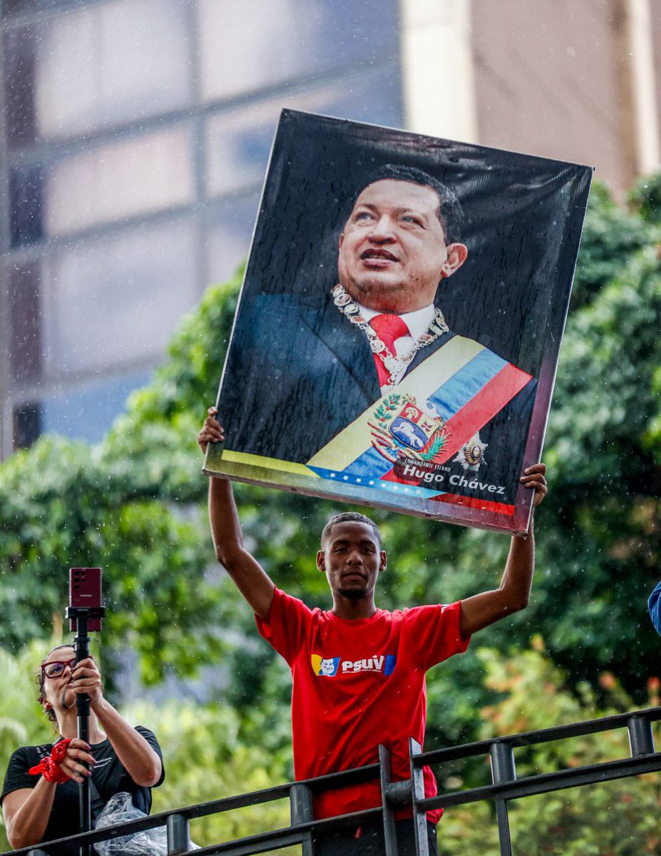 Pdte Nicolas Maduro: ¡Qué marcha tan espectacular para festejar el cumpleaños de nuestro Comandante Chávez y el año de triunfo en las elecciones presidenciales! ¡Celebramos las grandes victorias en los 285 municipios del país!

¡El 2025 será un año de Victoria Popular!

#CHCh 🇻🇪
