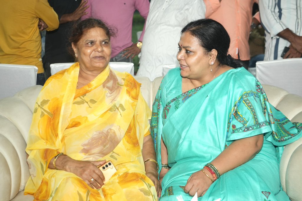 Dipika Pandey Singh (@dipikaps) on Twitter photo आज धनबाद में झारखंड सरकार के पूर्व मंत्री, कर्मठ जननेता और मेरी छोटी बहन व झरिया की पूर्व विधायक श्रीमती <a href="/purnimaasingh/">Purnima Niraj Singh</a> जी के बड़े ससुर, स्वर्गीय श्री बच्चा सिंह जी की प्रथम पुण्यतिथि पर श्रद्धांजलि अर्पित की।
यह केवल एक पुष्पांजलि नहीं थी, बल्कि उनके अदम्य संघर्ष, अटल आज धनबाद में झारखंड सरकार के पूर्व मंत्री, कर्मठ जननेता और मेरी छोटी बहन व झरिया की पूर्व विधायक श्रीमती <a href="/purnimaasingh/">Purnima Niraj Singh</a> जी के बड़े ससुर, स्वर्गीय श्री बच्चा सिंह जी की प्रथम पुण्यतिथि पर श्रद्धांजलि अर्पित की।
यह केवल एक पुष्पांजलि नहीं थी, बल्कि उनके अदम्य संघर्ष, अटल